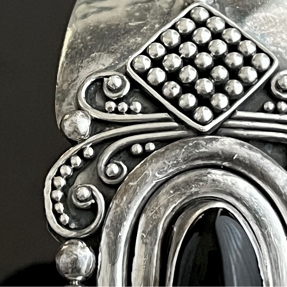 Vintage ornate sterling silver black onyx cuff bracelet - Picture 5 of 8